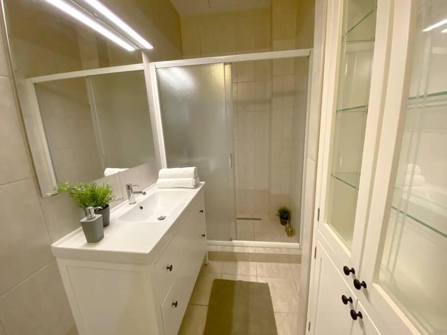 Spacious Andrassy Budapest Luaran gambar